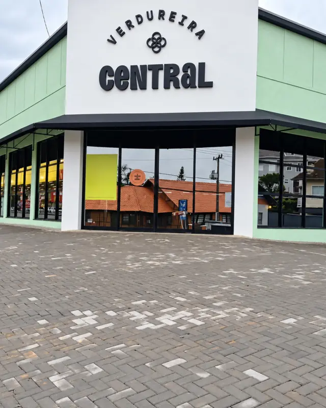 Pátios e estacionamentos